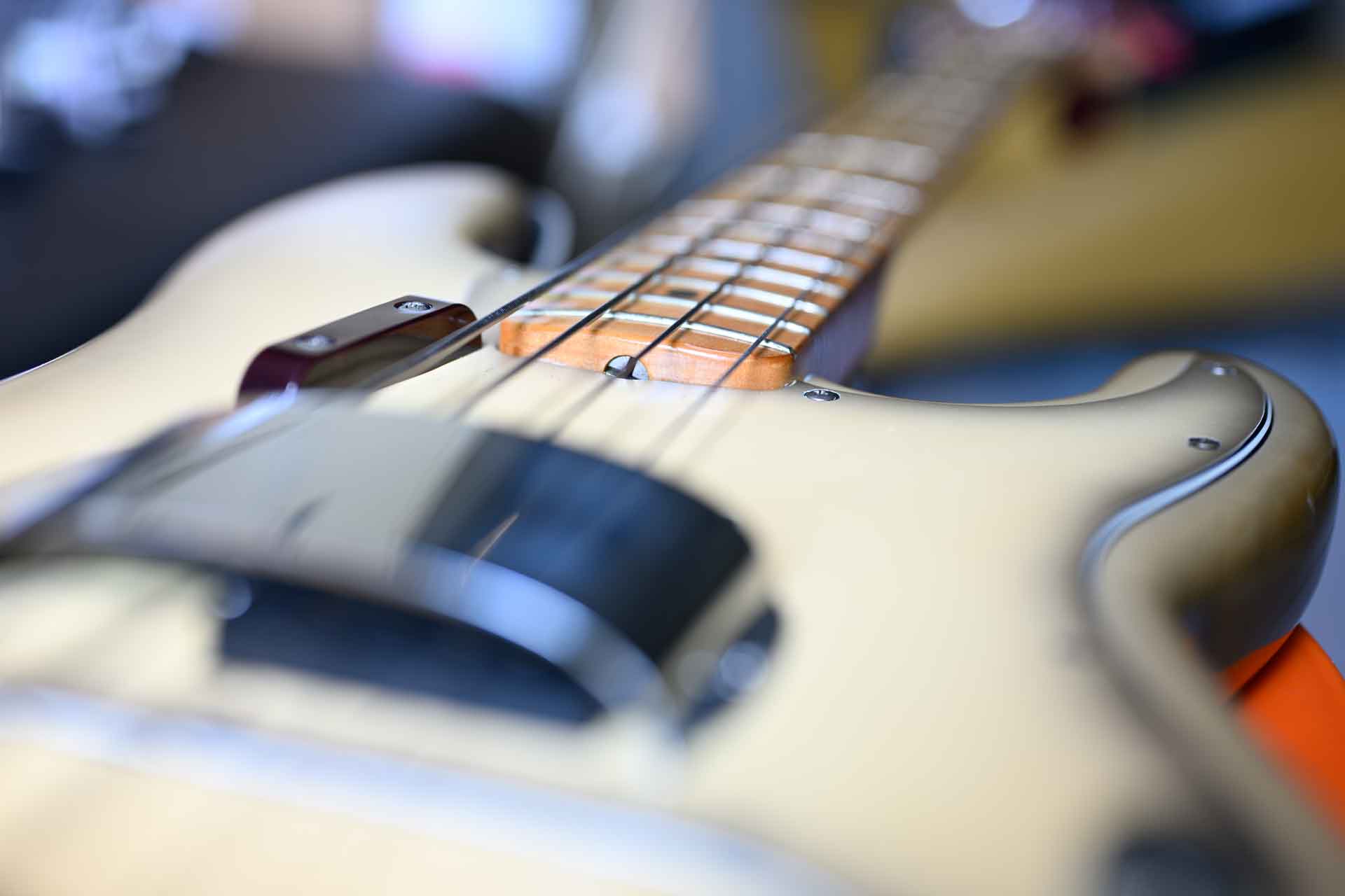 Fender Presision Bas 1977 NDorr, een energieke band uit de regio Den Haag, geïnspireerd door het iconische werk van The Police
